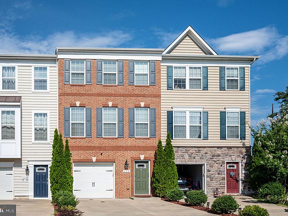 3rd image of 112 Hidden Brook Dr
