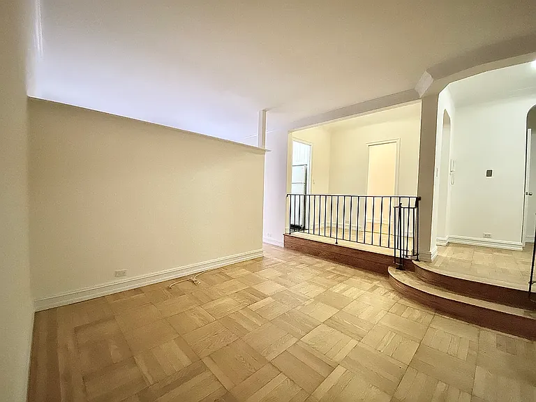 235 E 46th St #3C — Photo 3