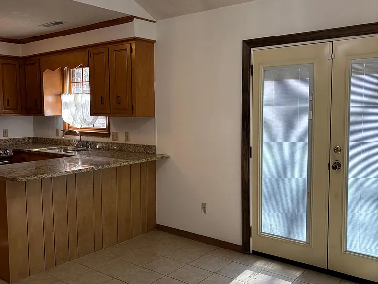 1460 Crowndale Dr — Photo 16