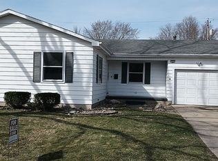 320 Southampton Dr, Decatur, IL 62526