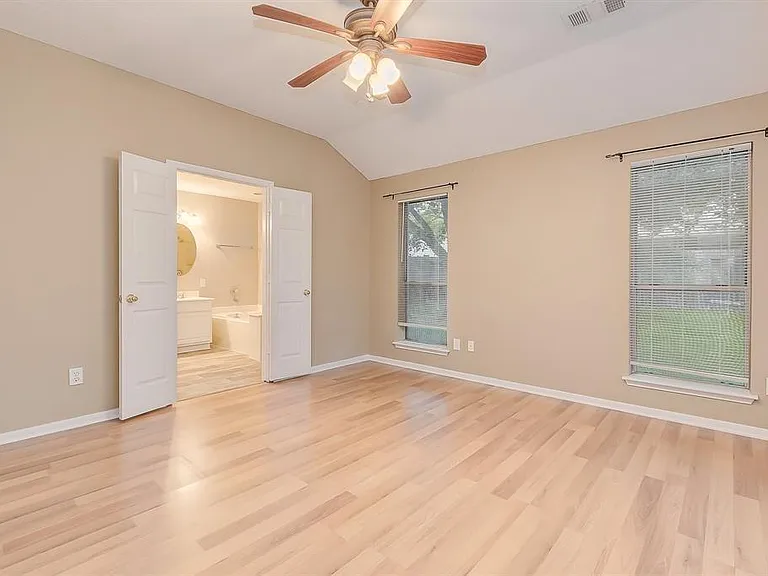 3026 Silver Spring Trl — Photo 20