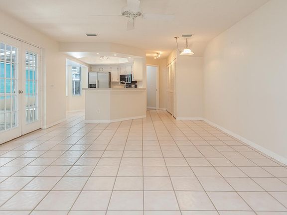 3rd image of 904 Cherry Hill Ct