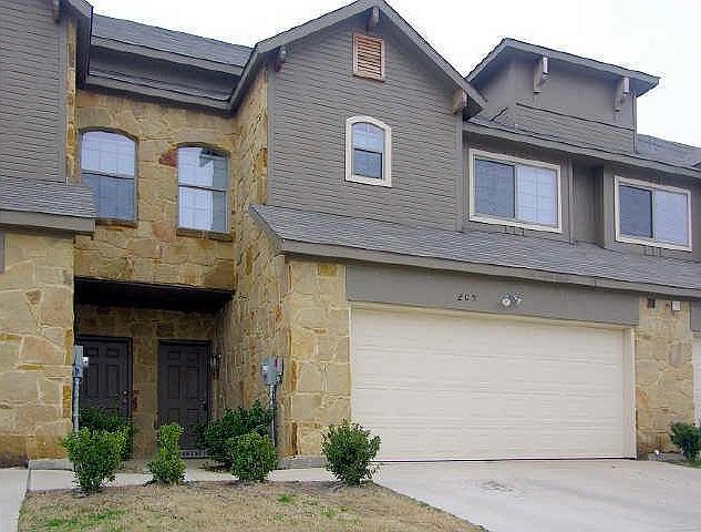 1st image of 207 Wooded Glen Ct