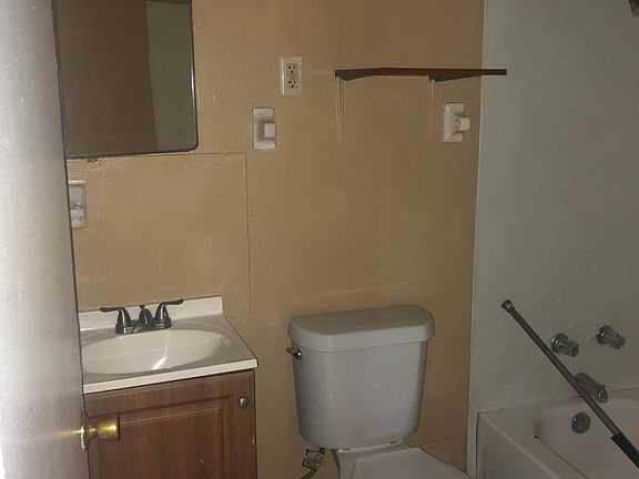 3rd image of 146 Flair Dr