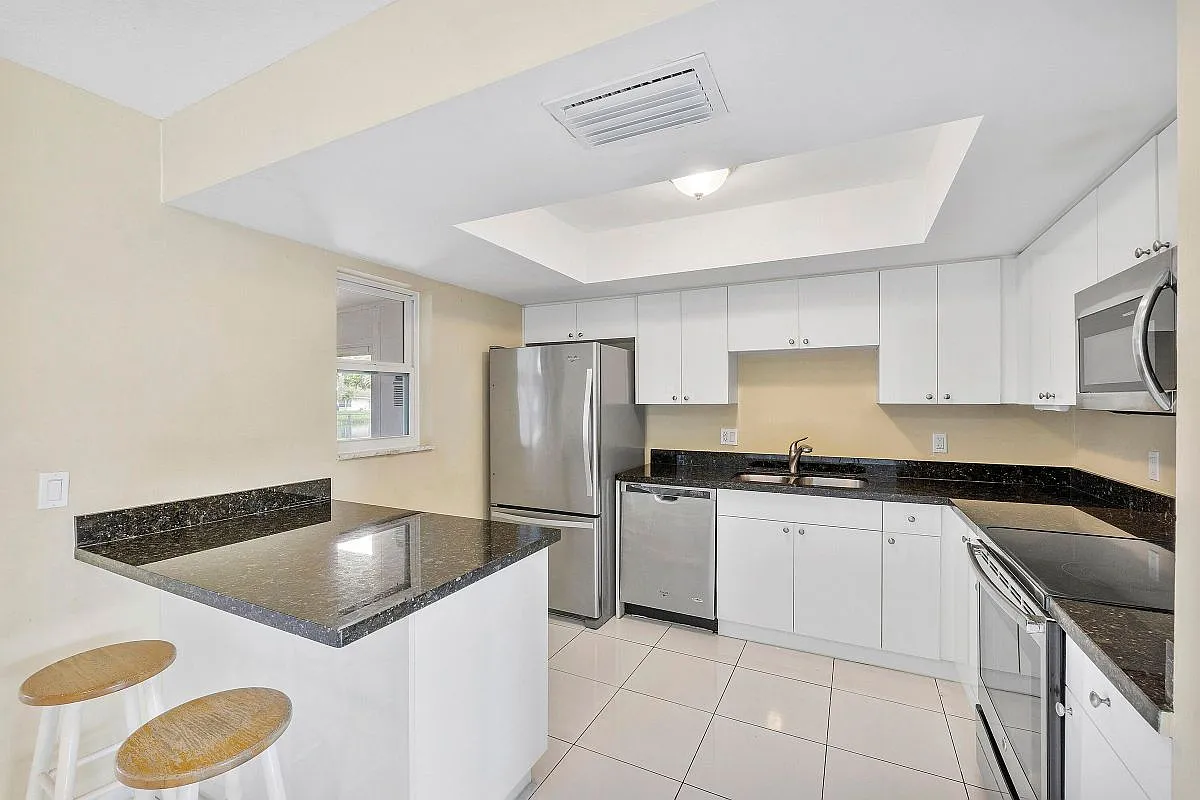3 bed, 2.0 bath, 1132 sqft, $2,750 — Photo 3