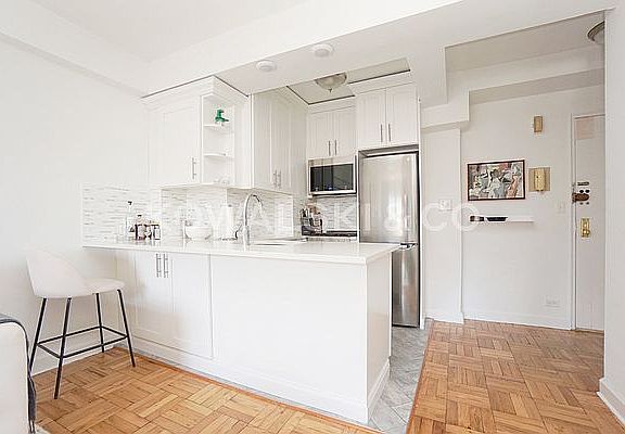 4th image of 180 W Houston St #8E