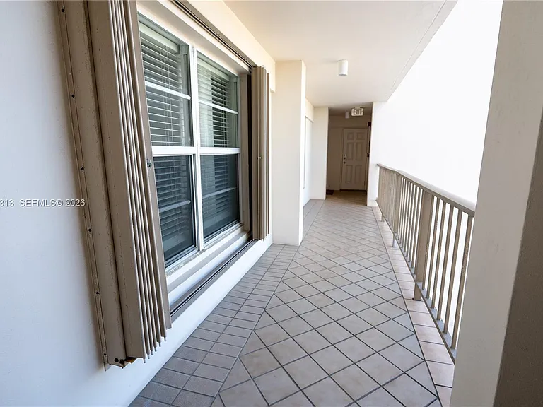 1021 Hillsboro Mile #204 — Photo 23