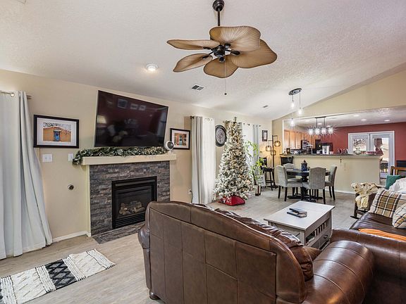 3rd image of 1821 Gallinas Rd NE