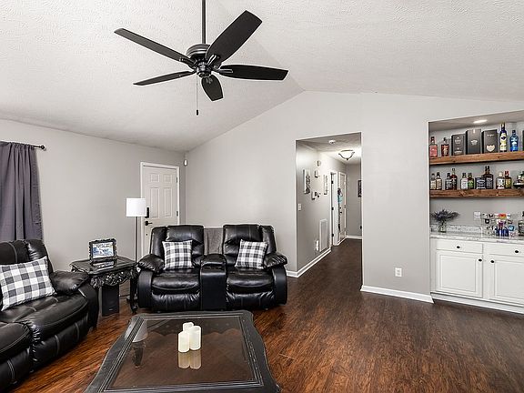 3rd image of 125 Dolphin Dr