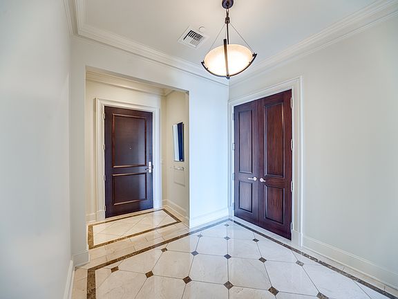 4th image of 2555 N Pearl St APT 2001