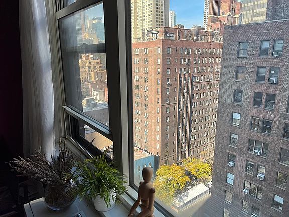 5th image of 400 E 54th St APT 17D