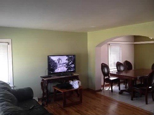 4th image of 369 E Fullerton Ave