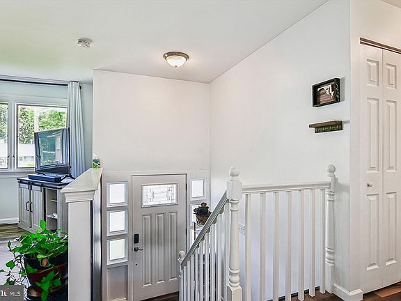 3rd image of 1203 Branch Ln