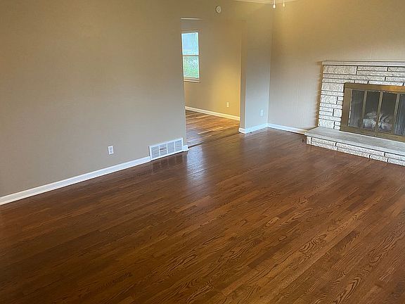 Living Room w/ Gas Fireplace