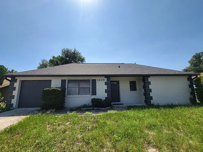 1305 Calamondin Dr — Photo 1
