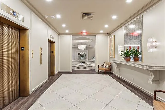 2100 Saint Charles Ave #4N — Photo 3