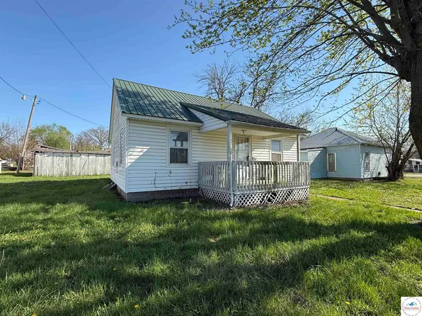 103 N Mill St, Windsor, MO 65360