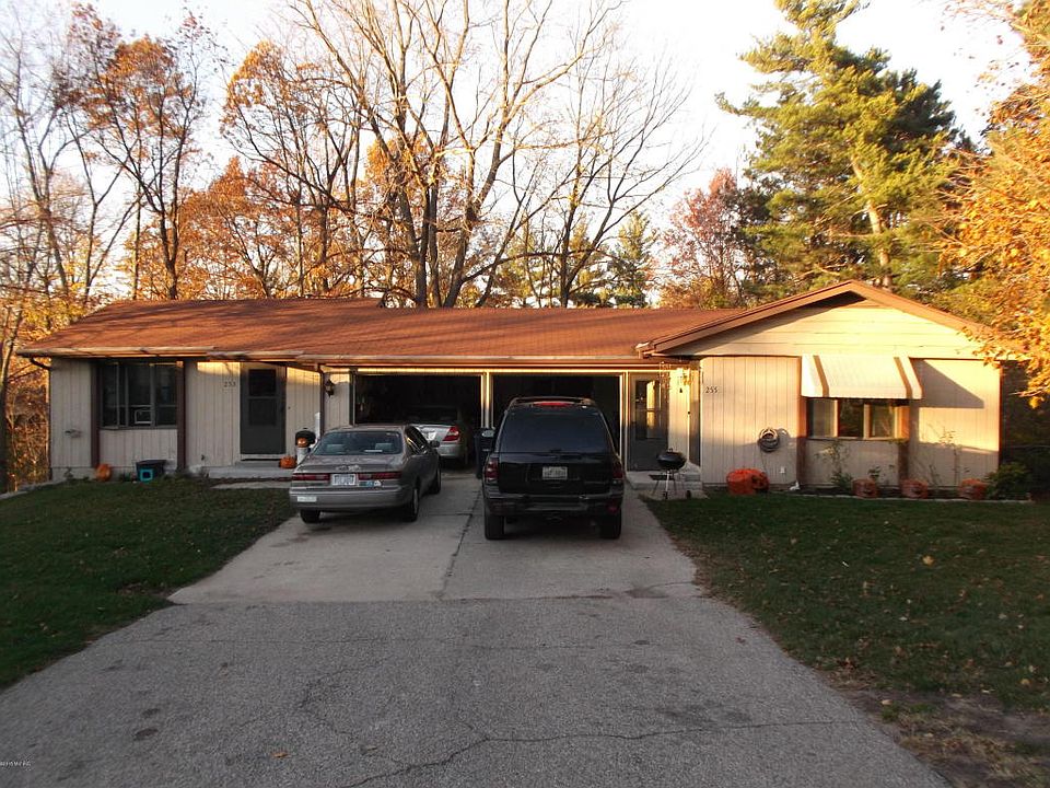 1st image of 253 E 18th St