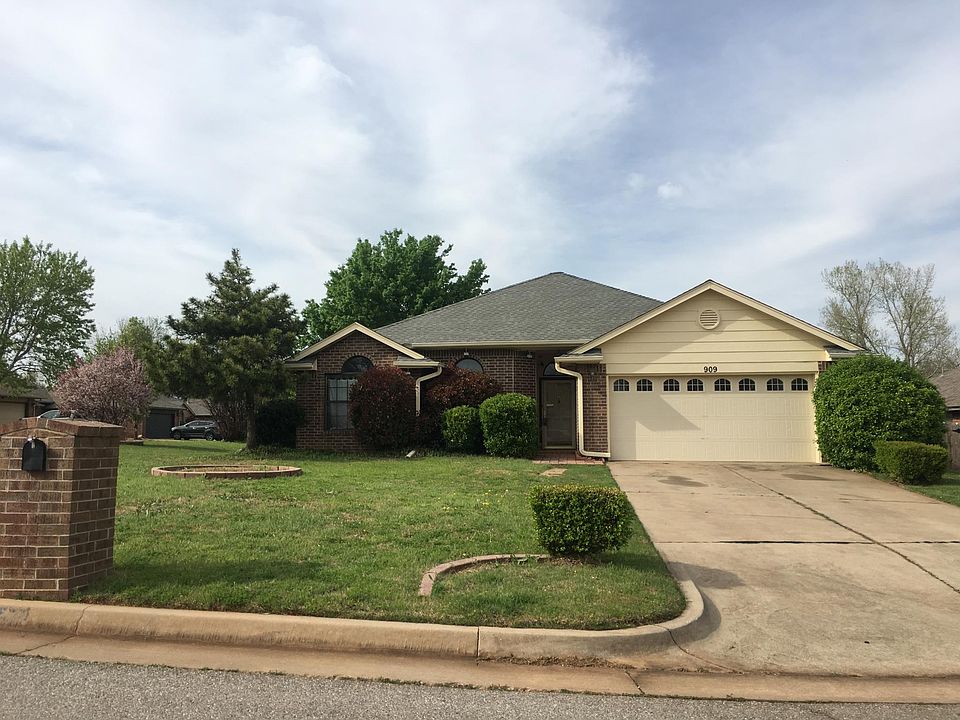 1st image of 909 NW 168th St