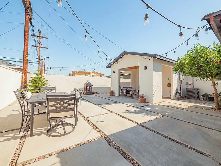 Adoree St — Photo 12