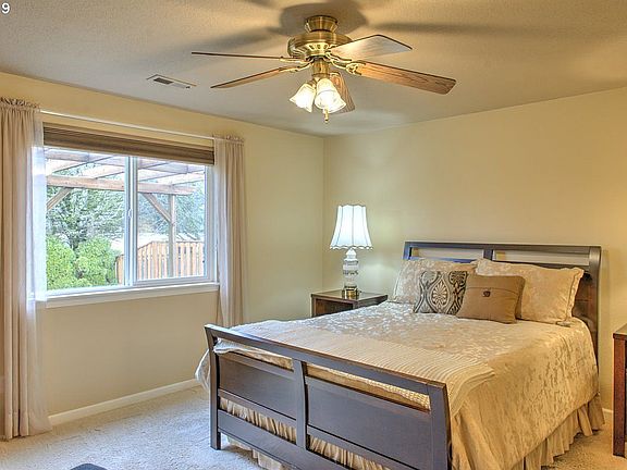 5th image of 2208 SE 176th Pl