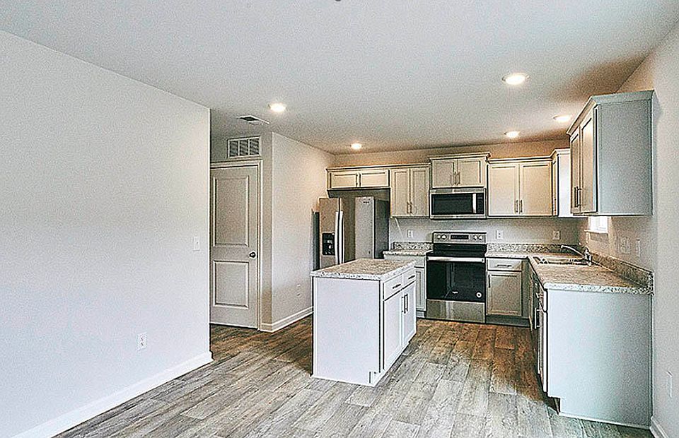 1st image of 921 Riverstone Dr