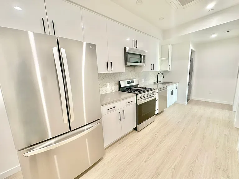 11500 Culver Blvd — Photo 2