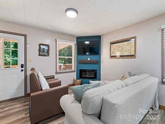 3rd image of 45 Mountainside Cir