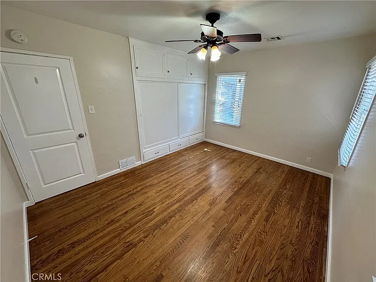 210 S Bush St — Photo 34