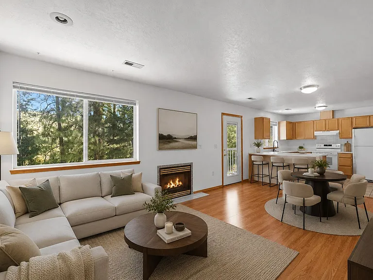 1329 W Qualchan Dr — Photo 3