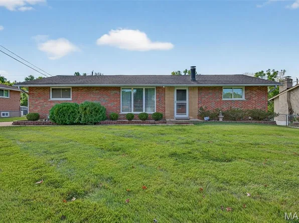 1928 Claudine Dr, Saint Louis, MO 63138