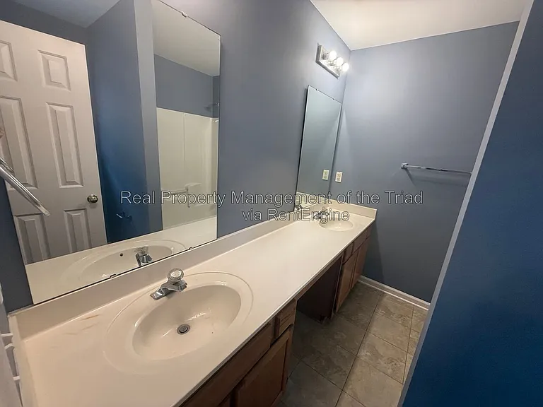 208 Hammond Dr — Photo 13