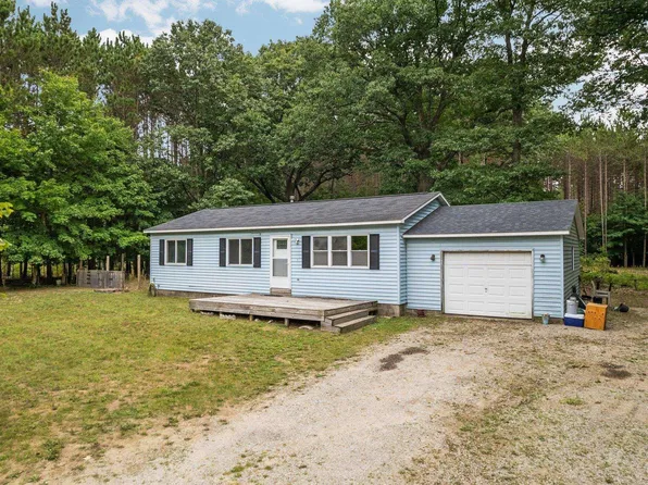 4956 W Red Oaks Dr, Traverse City, MI 49685