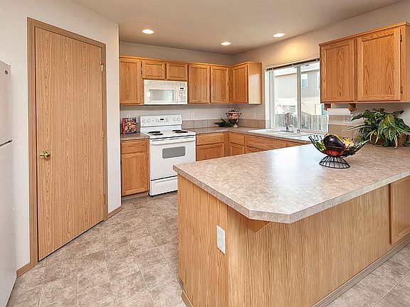 5th image of 1621 185th Street Ct E