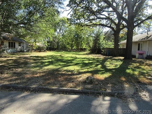 1st image of 1004 E Osage Ave