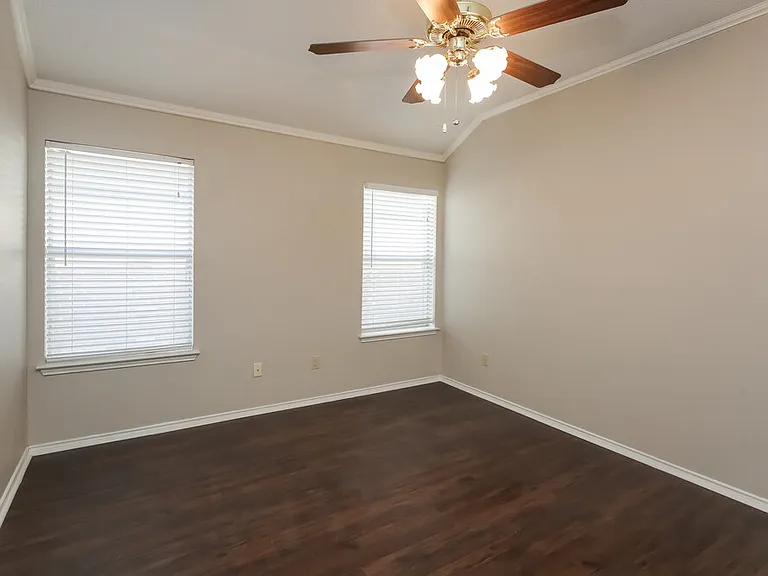 2524 Park Valley Dr — Photo 8