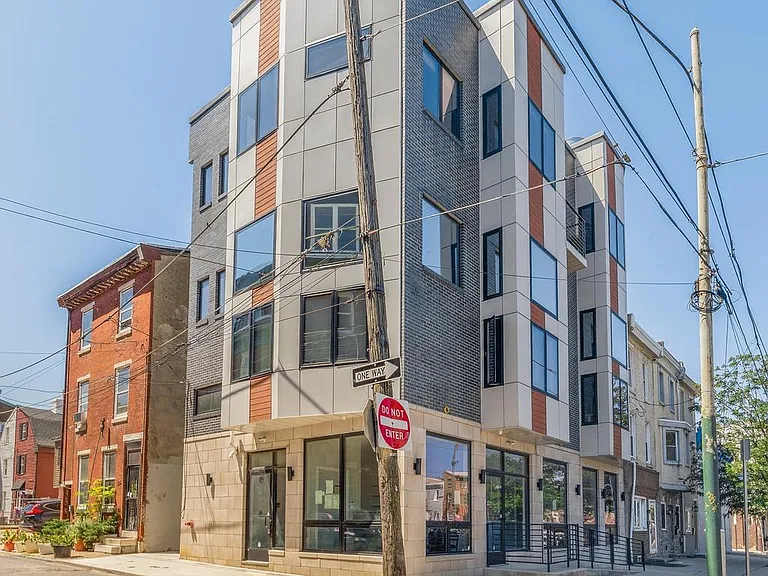 1142 Crease St #2L — Photo 16