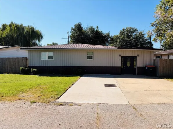 407 N Short St, Advance, MO 63730