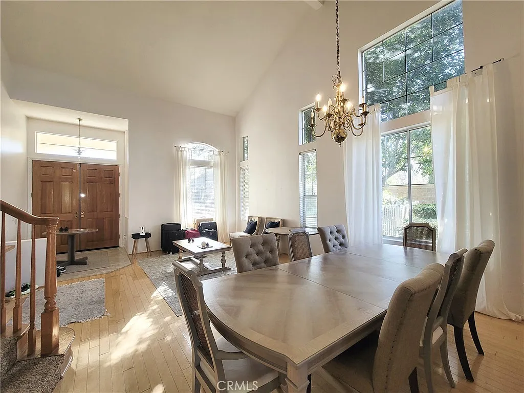 5 bed, 2838 sqft, $4,500 — Photo 4