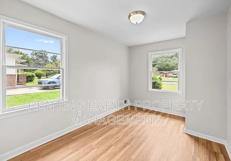 1129 Camellia Rd — Photo 9