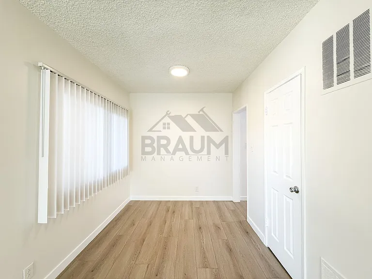 SEPULVEDA — Photo 4