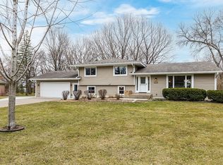 3145 Ranier Ln N, Plymouth, MN 55447