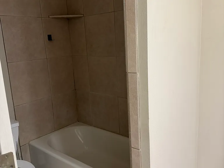 2542 Brentwood Dr — Photo 8