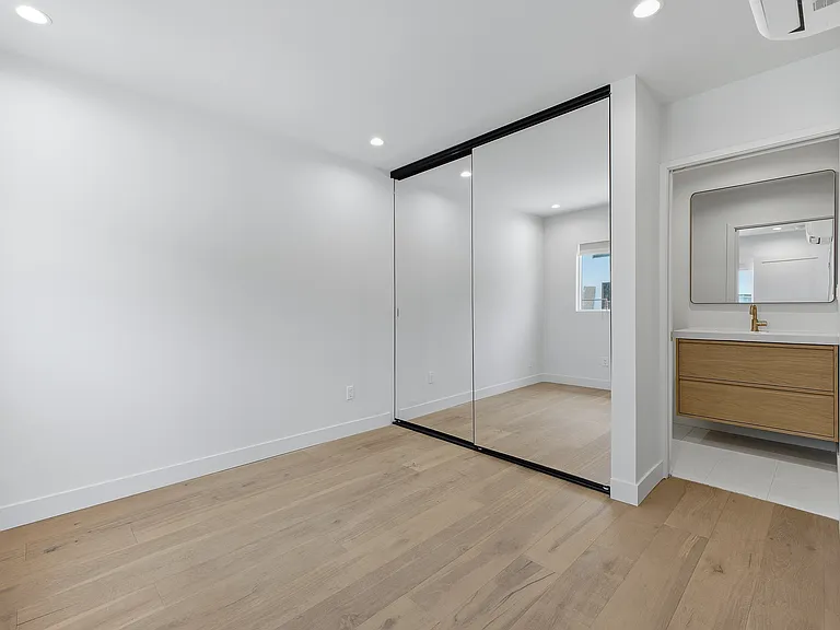 1429 Edgecliffe Dr #3/4 — Photo 7