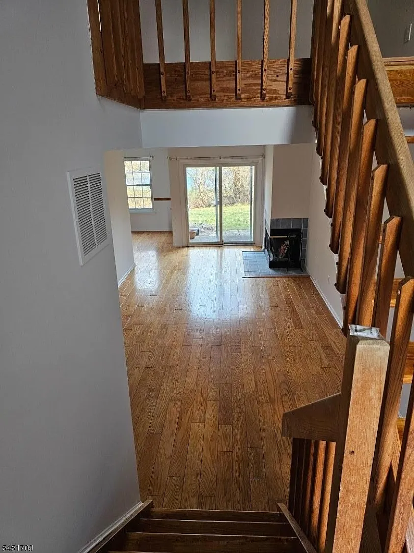 3 bed, 2.5 bath, 1563 sqft, $3,400 — Photo 3