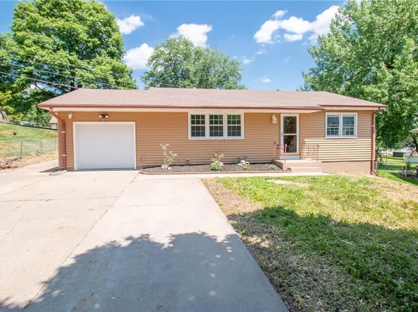 2711 Cedar St, Saint Joseph, MO 64503