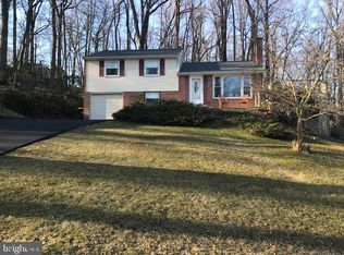 564 Forest Rd, Wayne, PA 19087