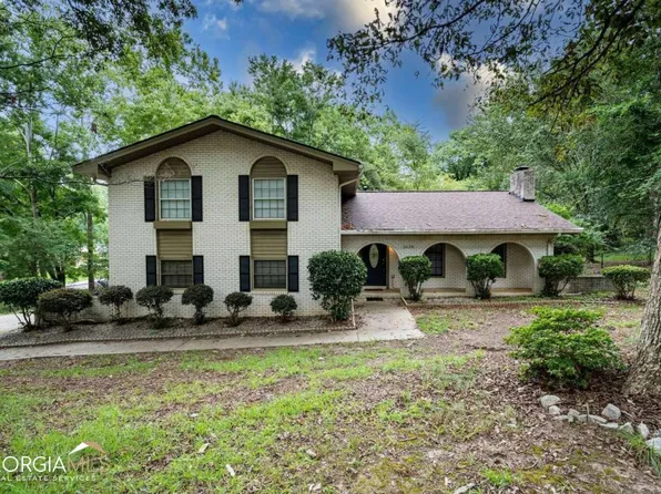 2036 Crescent Dr, Snellville, GA 30078