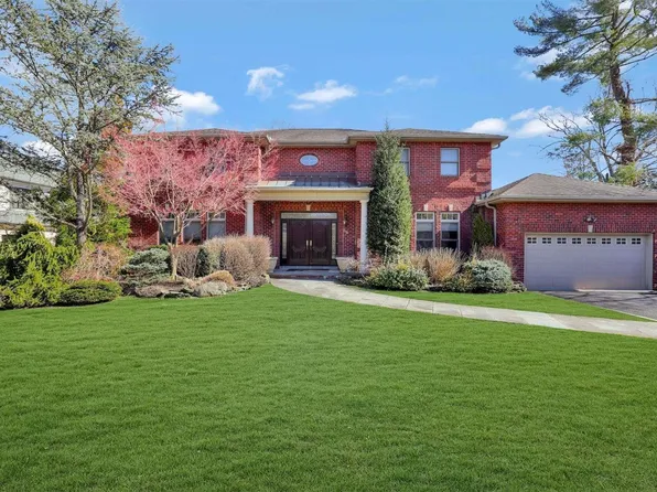 36 Percheron Lane, Roslyn Heights, NY 11577