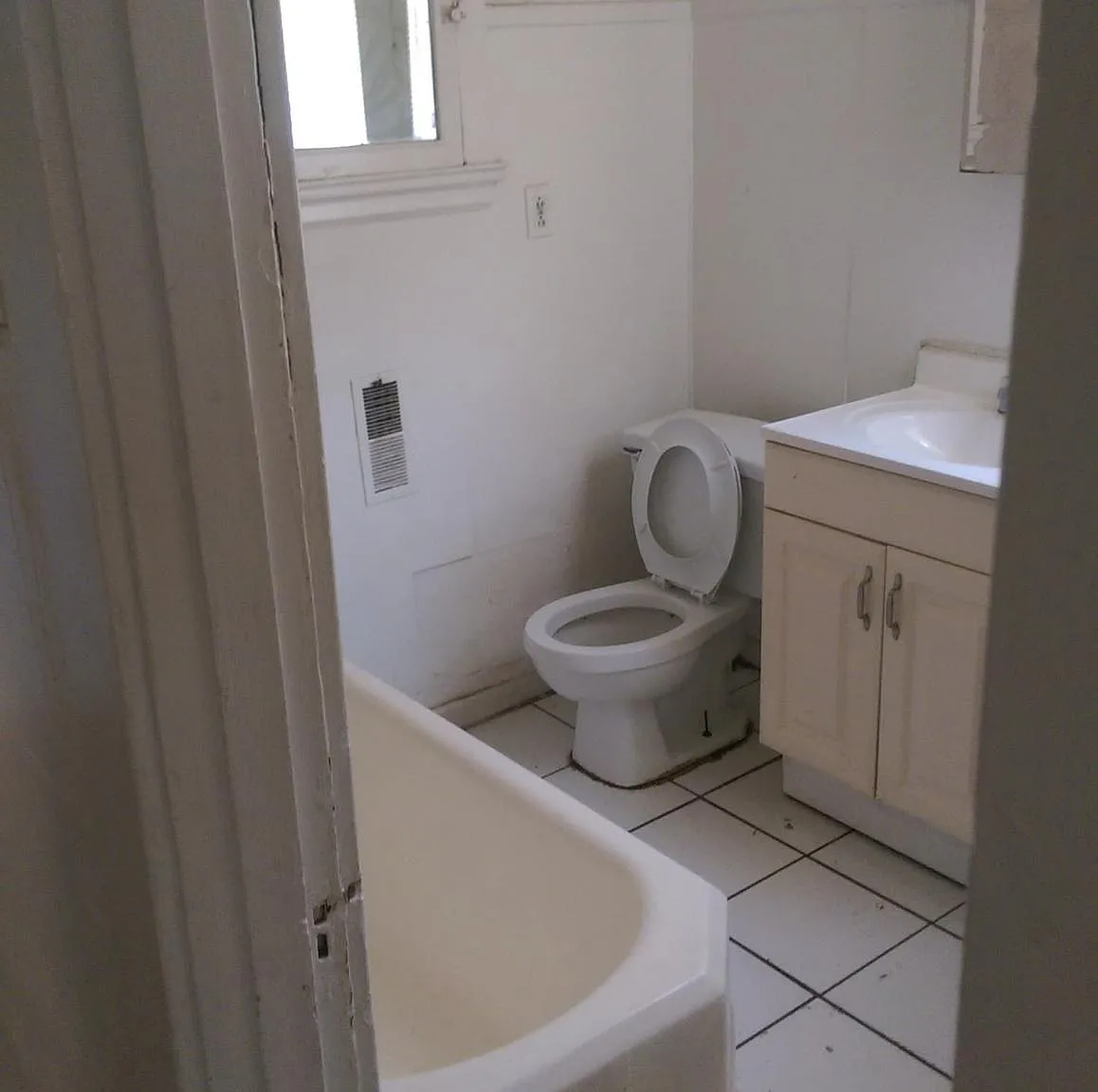 3 bed, 1800 sqft, $1,250 — Photo 1